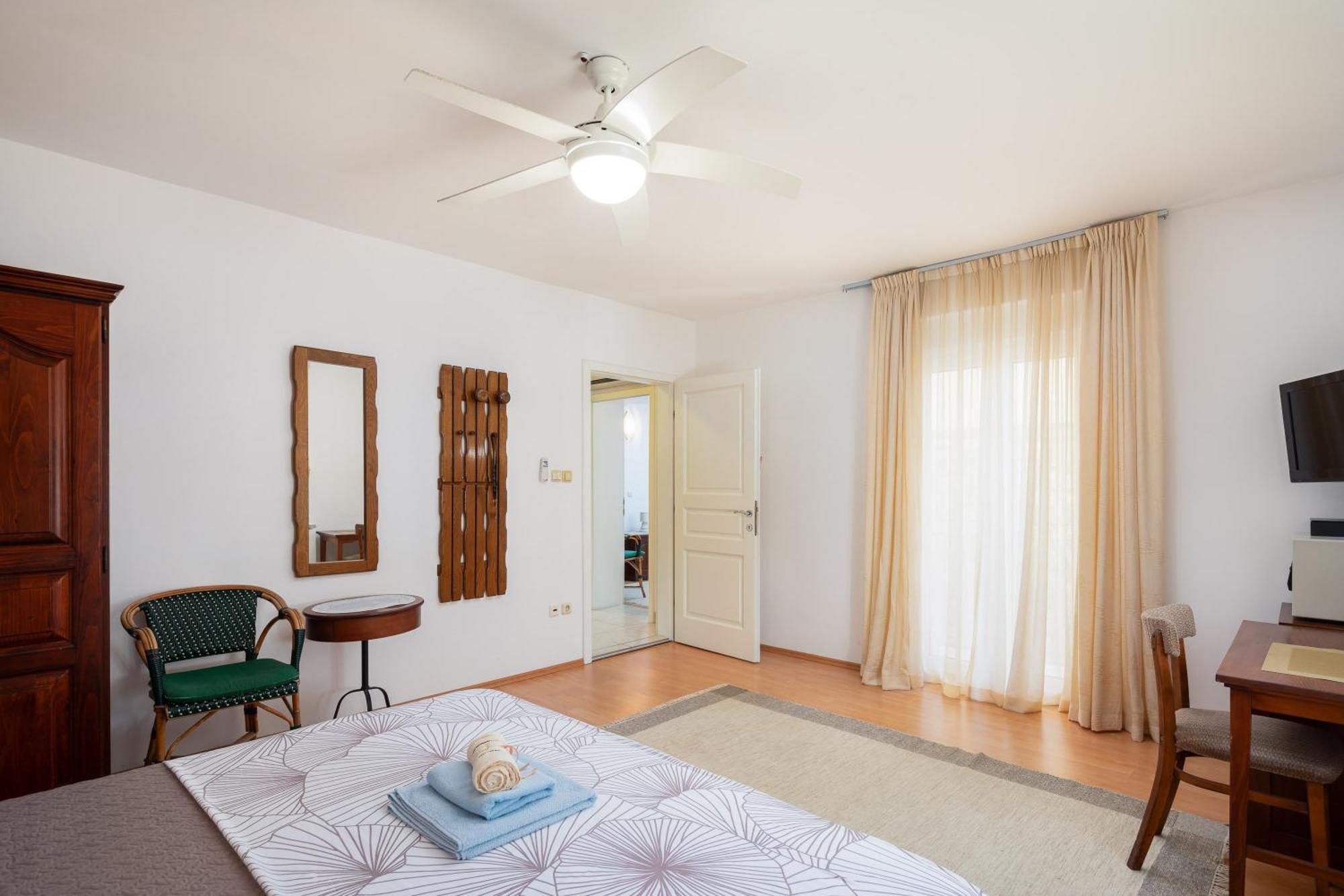 Galatea Apartments - Town Centre With Free Parking Baška Voda Esterno foto